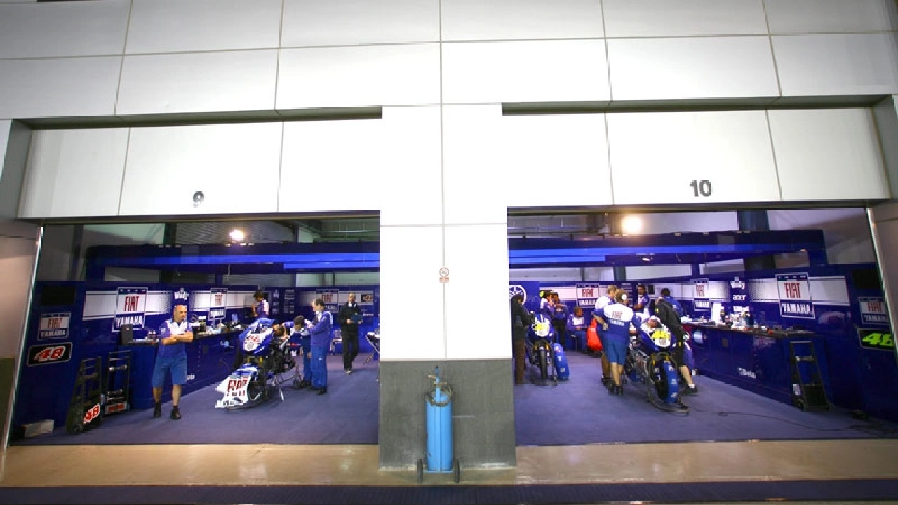Dinding Garasi Valentino Rossi dan Lorenzo Ternyata Bukan Sekadar Rivalitas