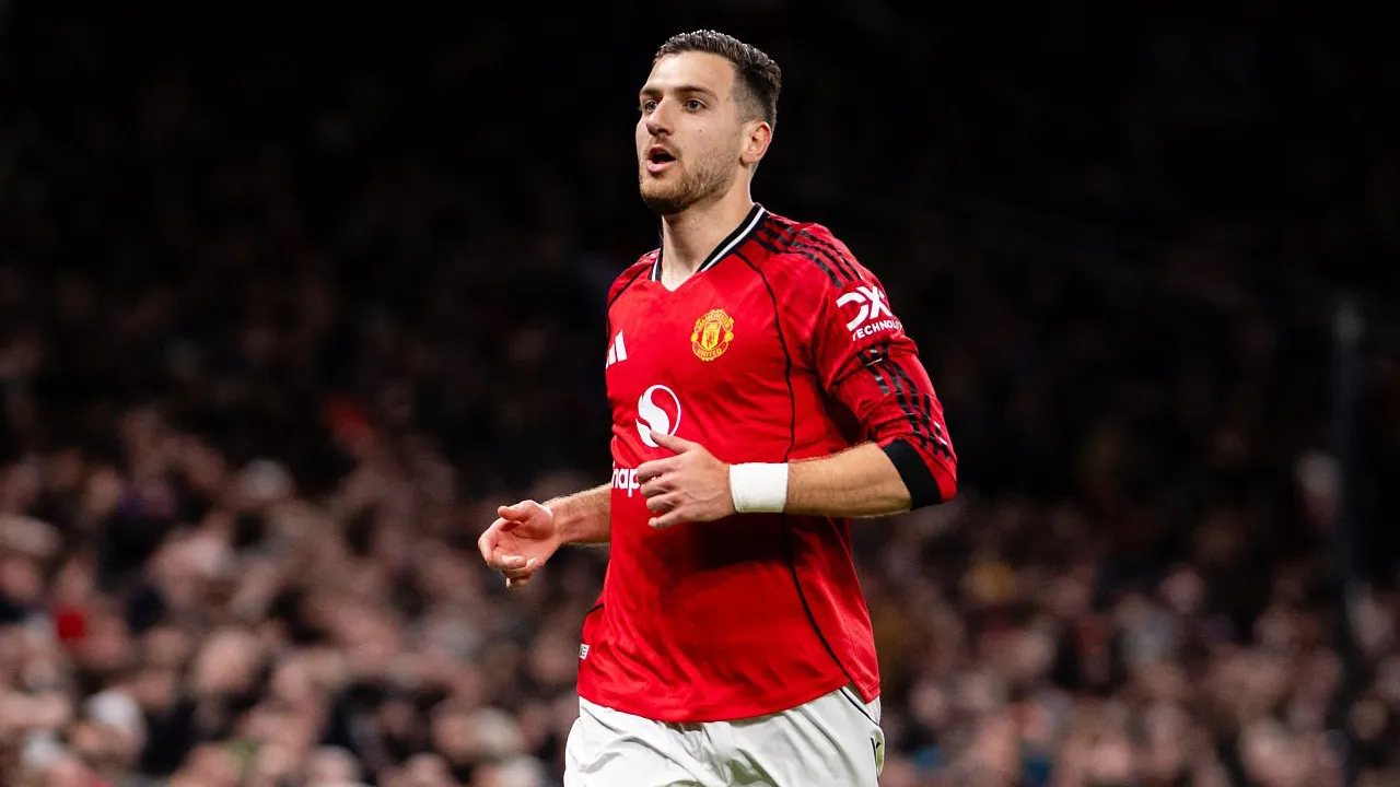 Diogo Dalot Berharap Leao Bertahan dan Terus Sukses Bersama Milan