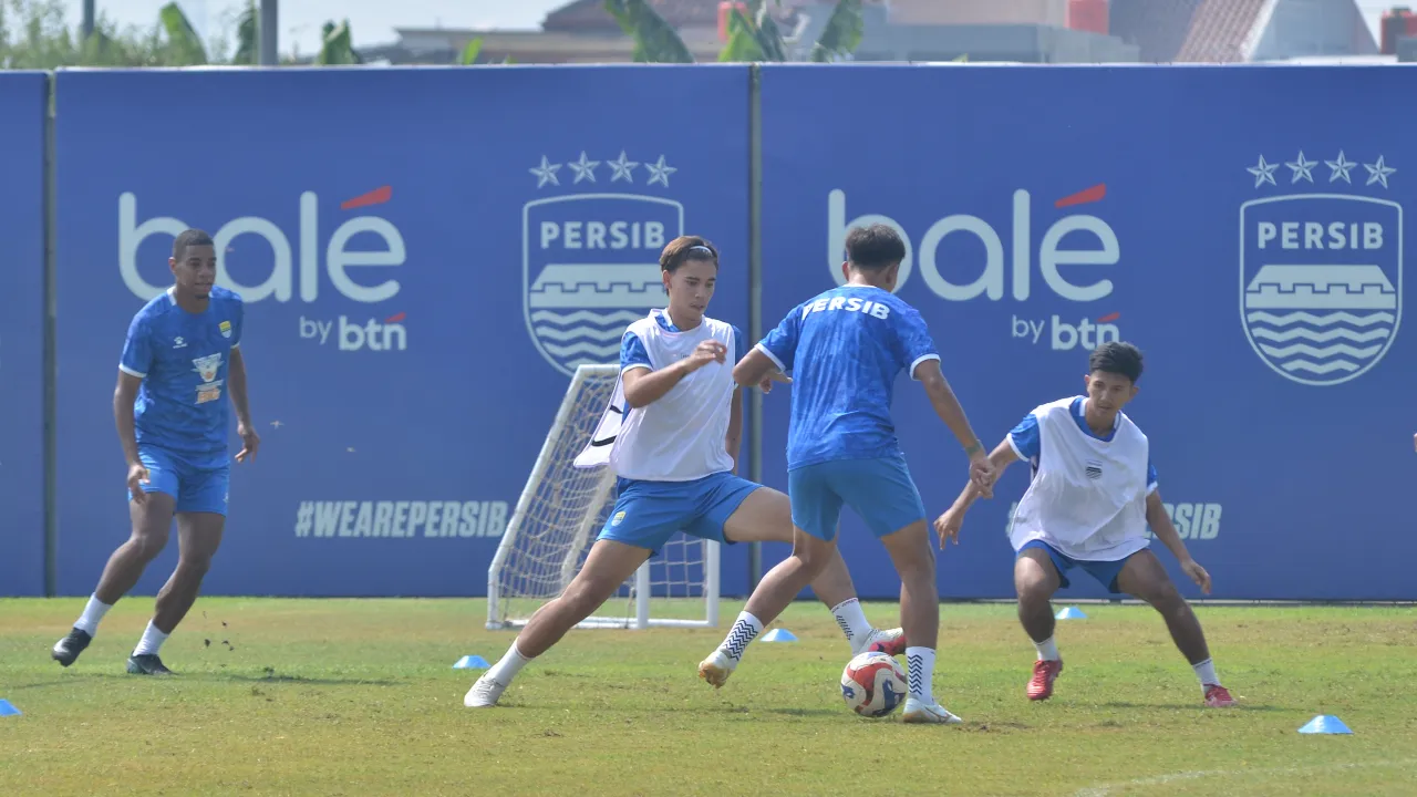 Bek Persib, Dion Markx
