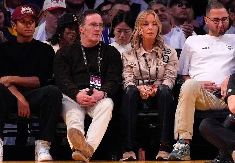 Jeanie Buss Pertahankan Saham Lakers dari Saudara