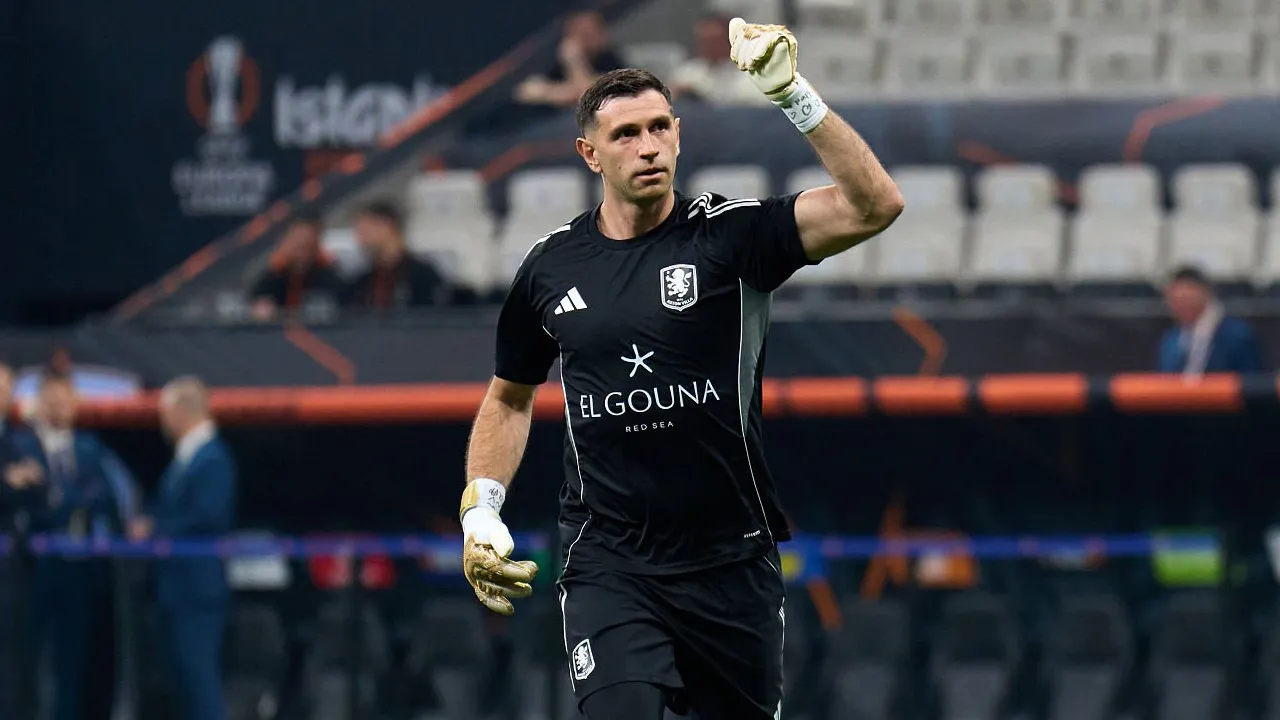 Emiliano Martinez.