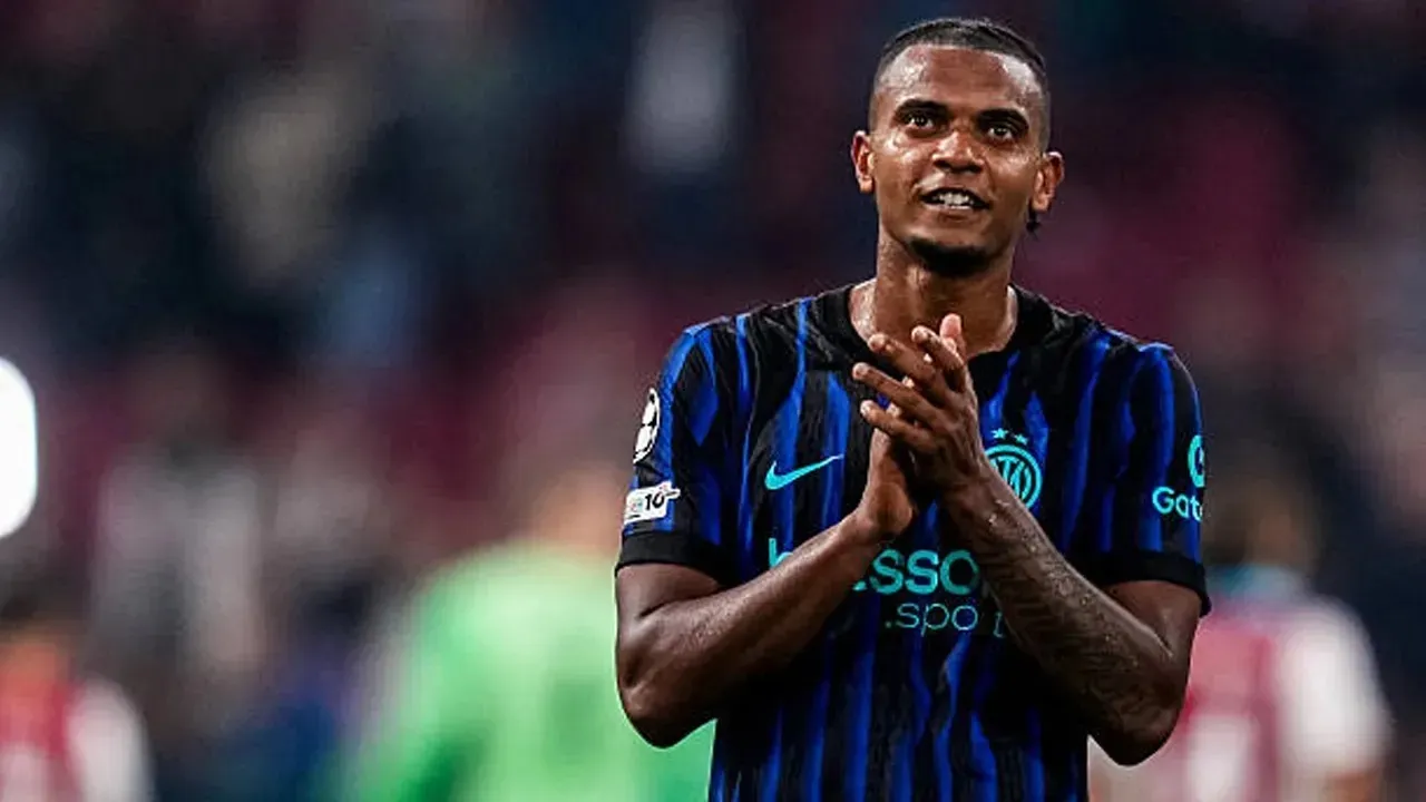 Manuel Akanji Kenang Duel Dengan Lautaro Martinez di Piala Dunia