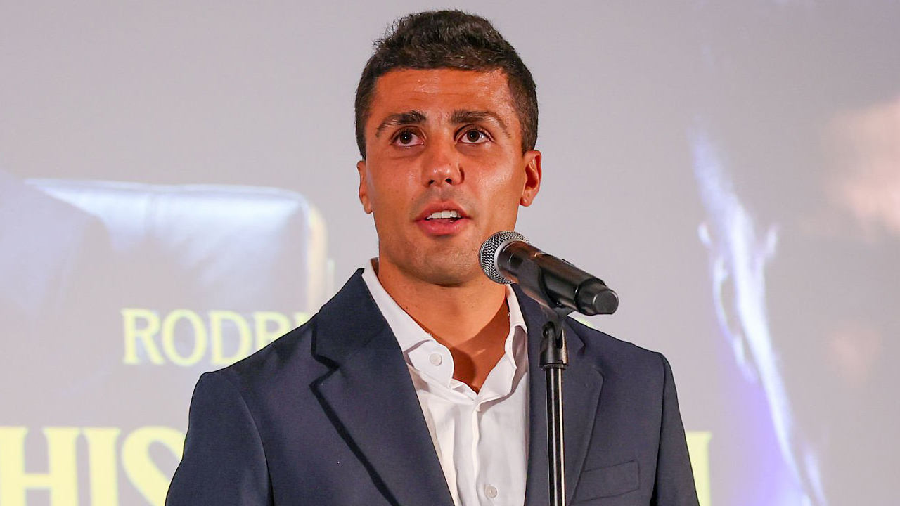 Mulai Dibandingkan dengan Sergio Busquets, Ini Jawaban Rodri