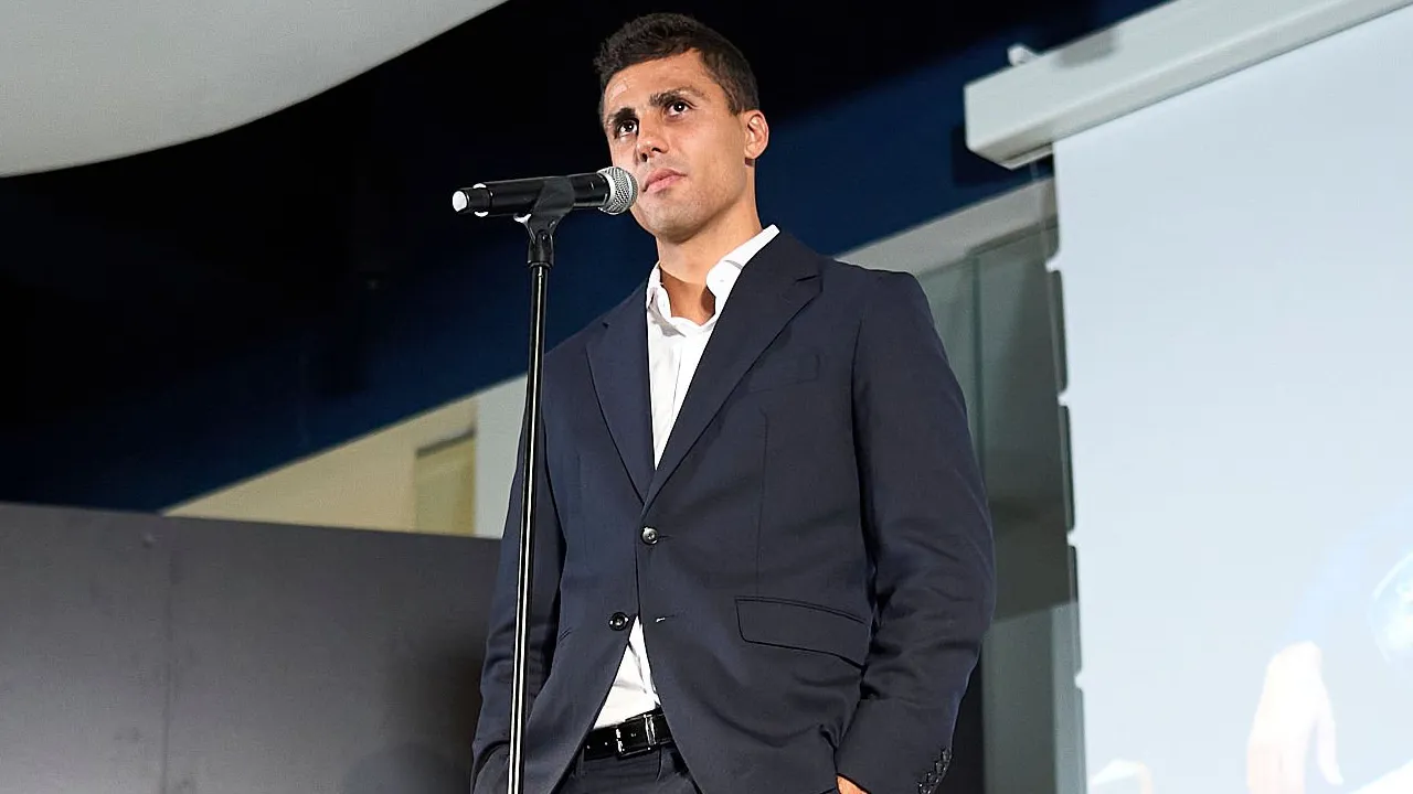 Rodri Ungkap Peran Hansi Flick di Balik Keputusannya Gabung Barcelona