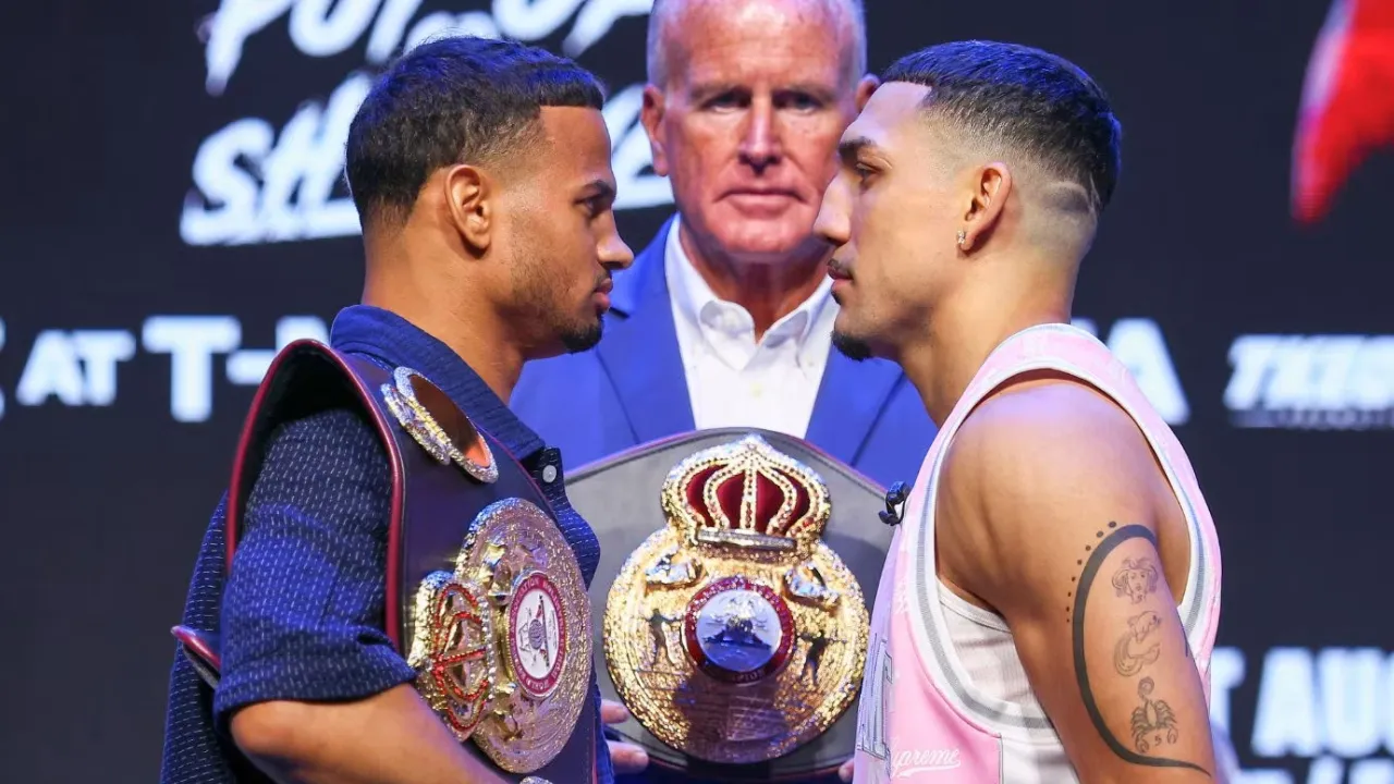 Rolando Romero (kiri) dan Teofimo Lopez. (Foto: Fight TV)