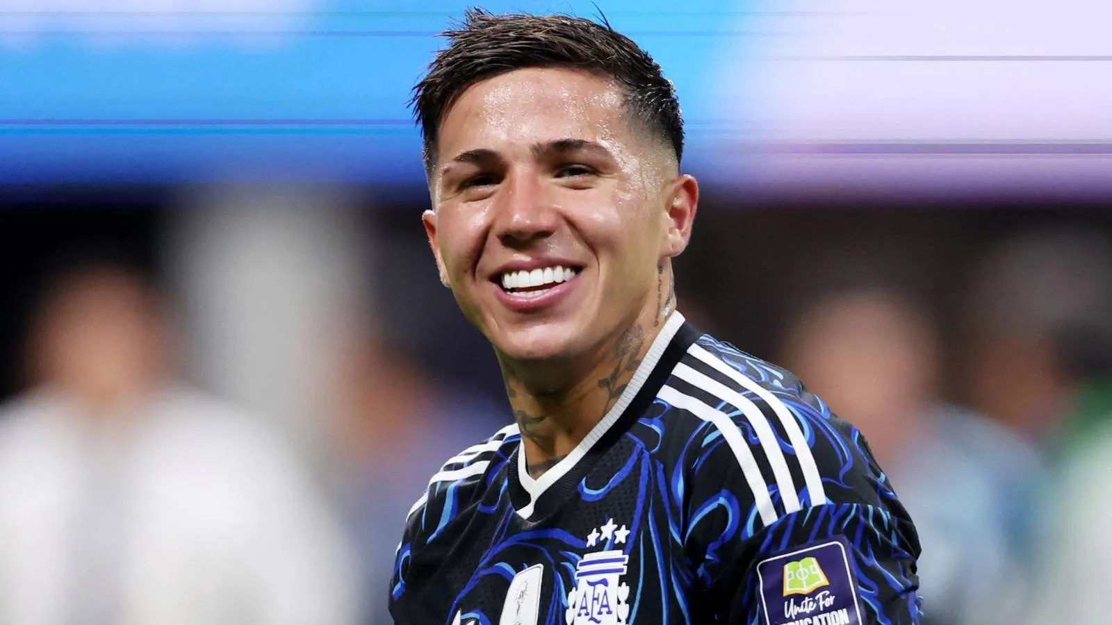 Romano Ungkap Perkembangan Terbaru di Man City dan Enzo Fernandez - sumber: (givemesport)