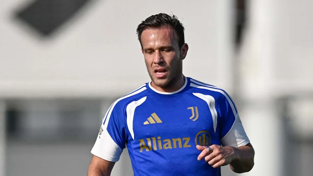 Susah Dijual, Juventus Berniat Putus Kontrak Arthur Melo