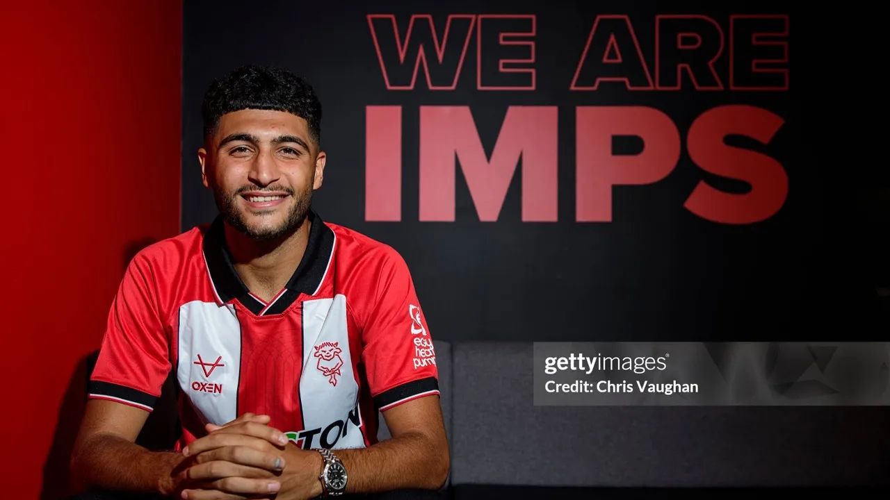 Yunus Konak lanjut berkembang bersama Lincoln City di Championship