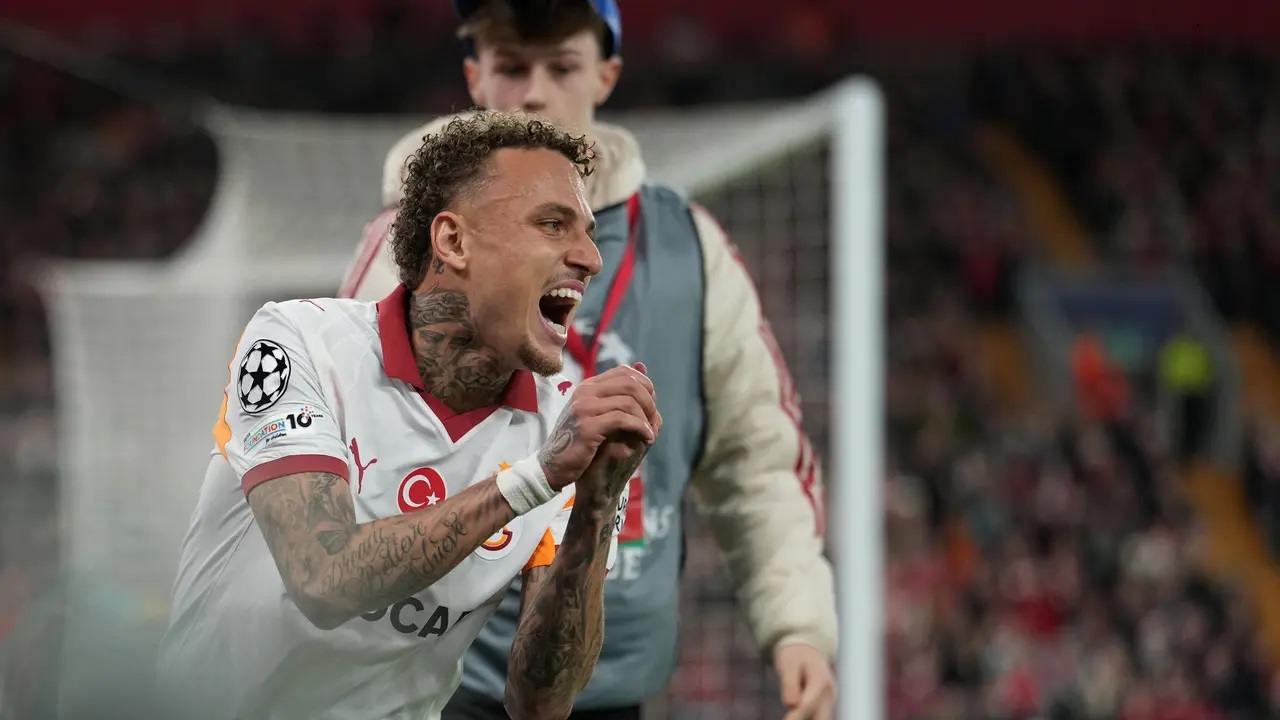 Ajax Amsterdam dan Galatasaray Ikut Entre Rebut Noa Lang dari Napoli