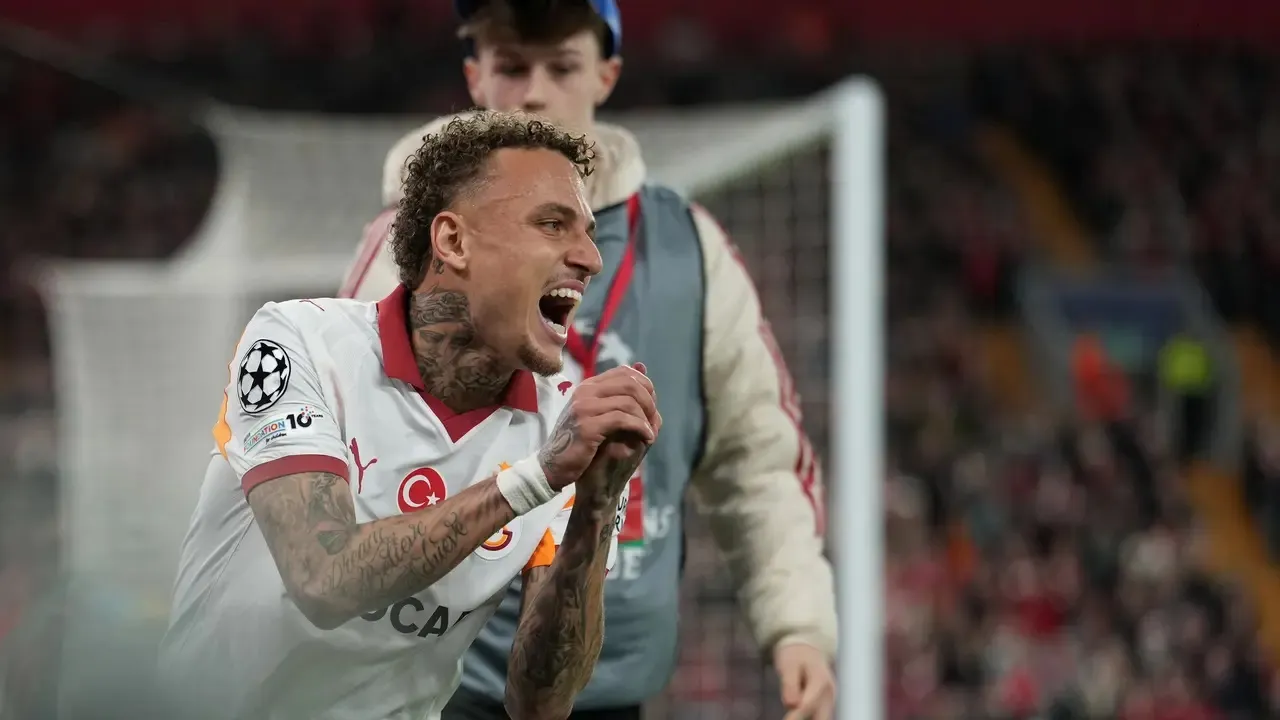 Ajax Amsterdam dan Galatasaray Ikut Entre Rebut Noa Lang dari Napoli