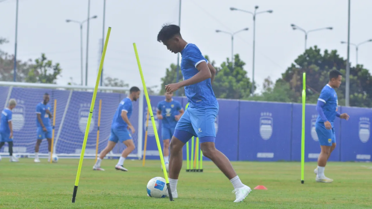 Bek Kanan Persib, Kakang Rudianto