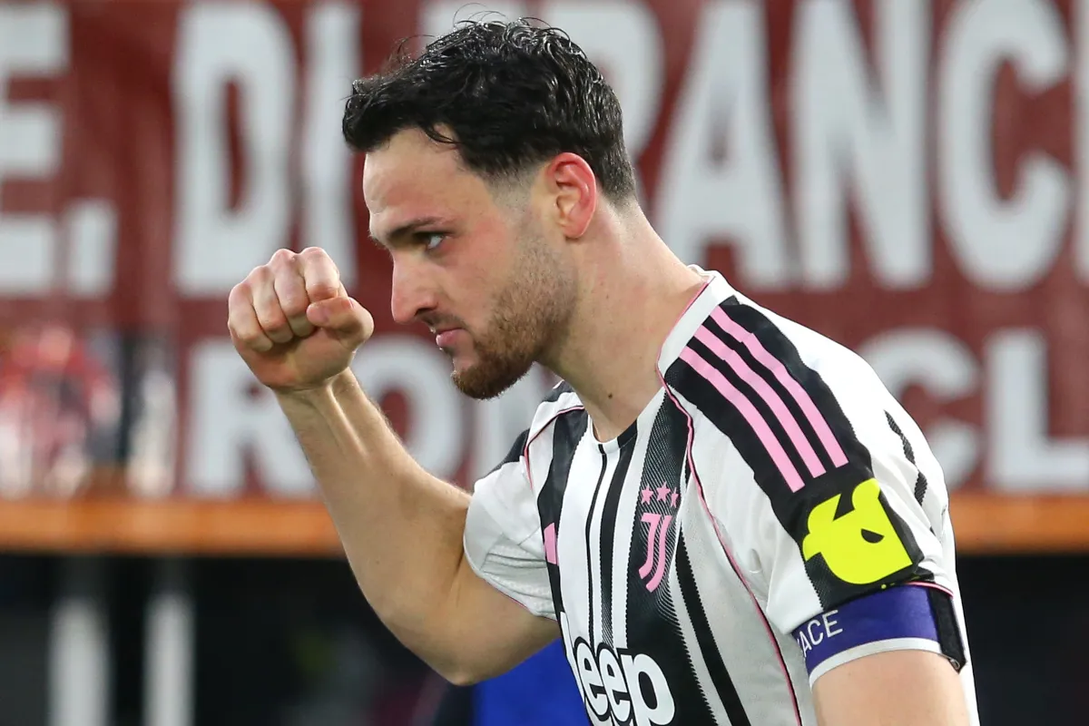 Bek Juventus Gatti Cedera Akibat Serangan Suporter di Lapangan - sumber: (footballitalia)