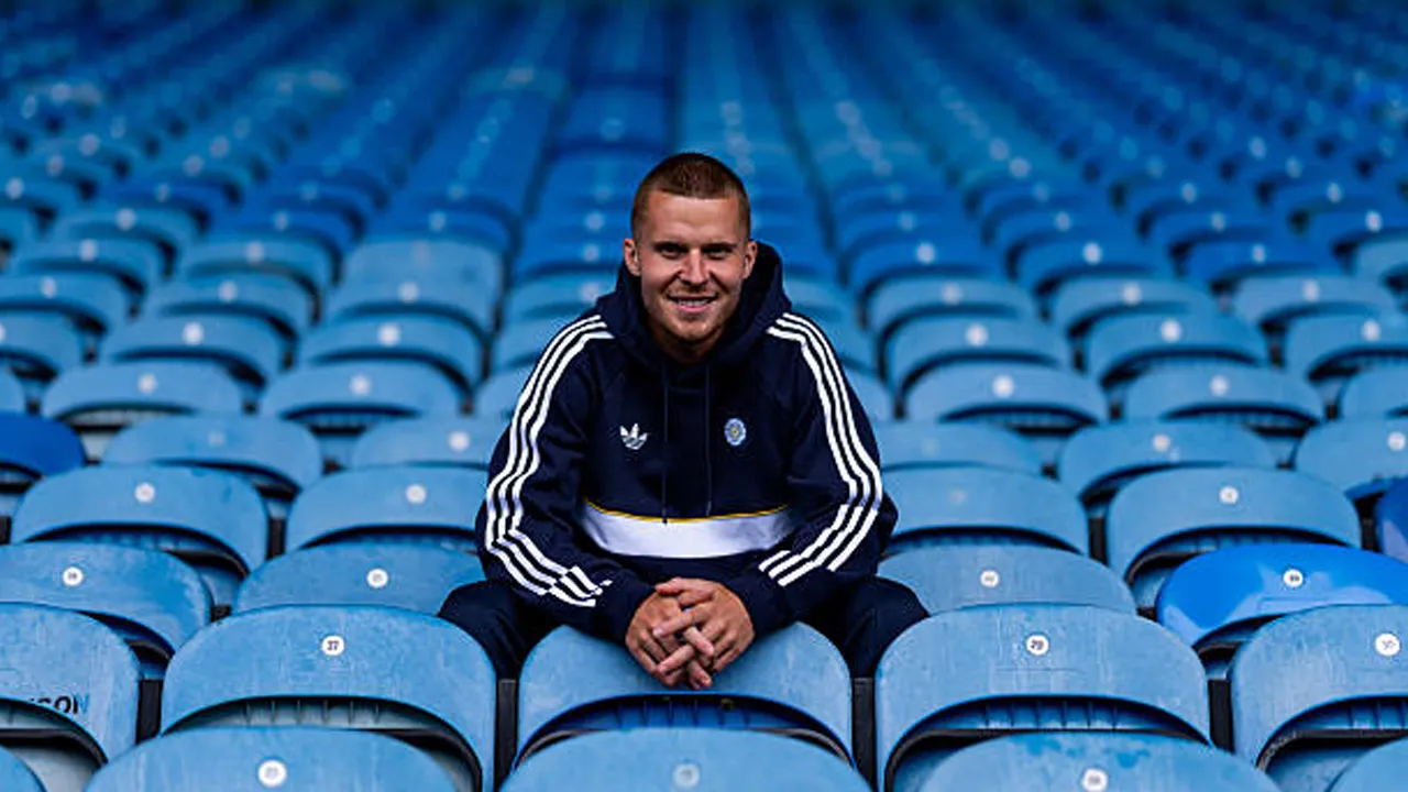 Gabung Leeds United, Nico Elvedi Nantikan Atmosfer Istimewa Elland Road