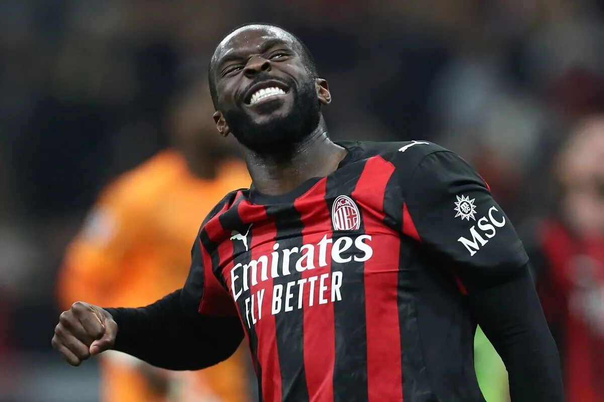 Jelang Kepergian Konsa, Aston Villa Incar Bek Milan Tomori - sumber: (footballitalia)