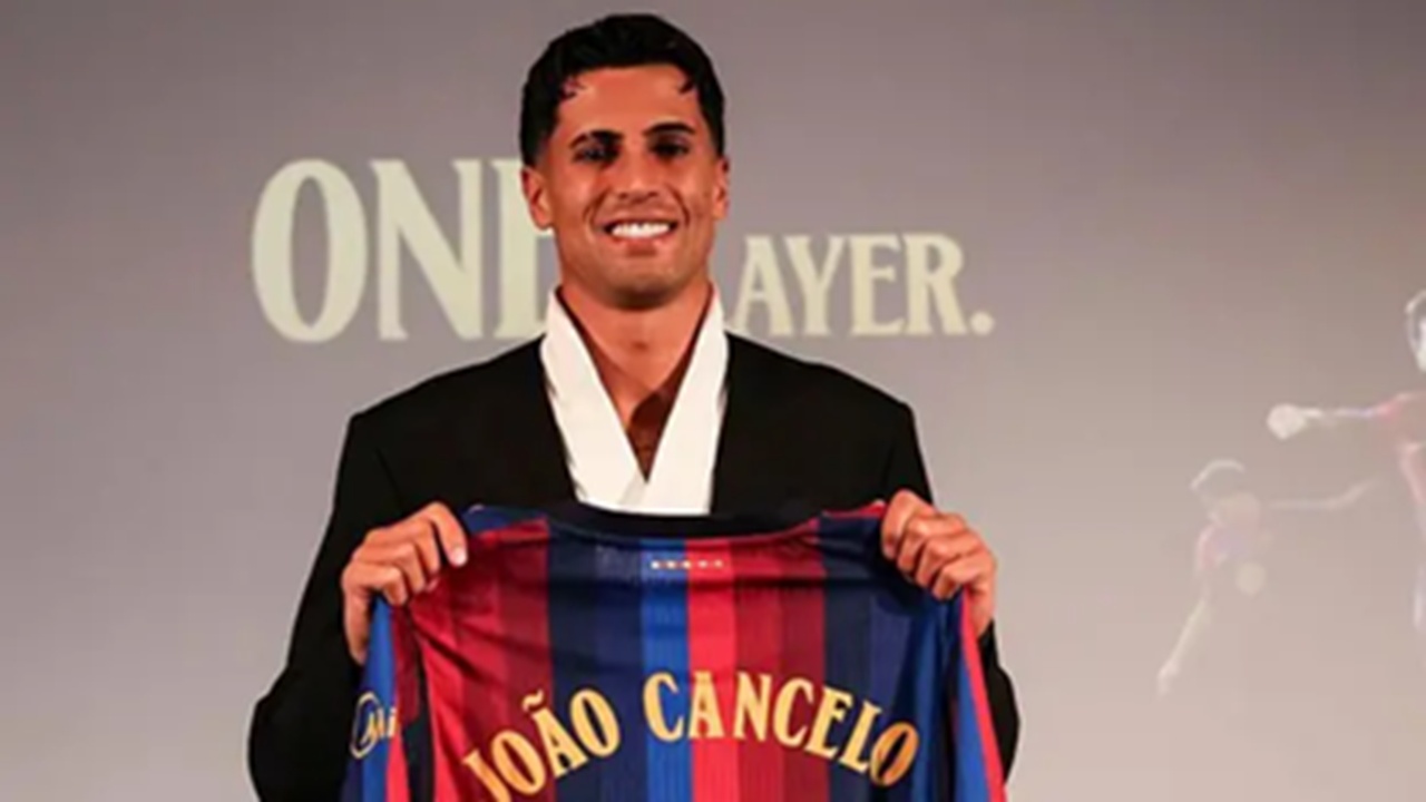 Joao Cancelo Resmi Kembali Memperkuat Barcelona