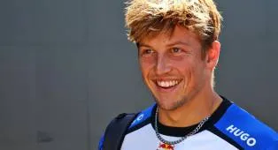 Liam Lawson Pecahkan Rekor Kembali ke Tim Red Bull