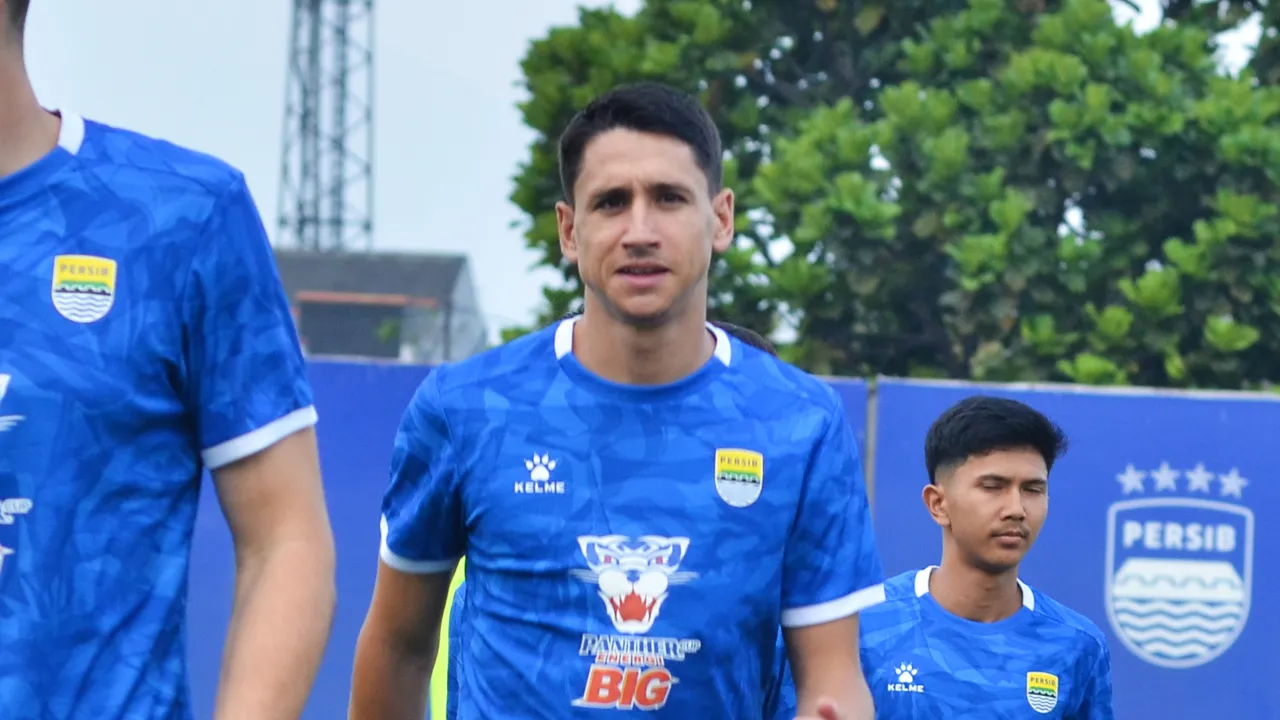 Winger Persib, Luka Menalo