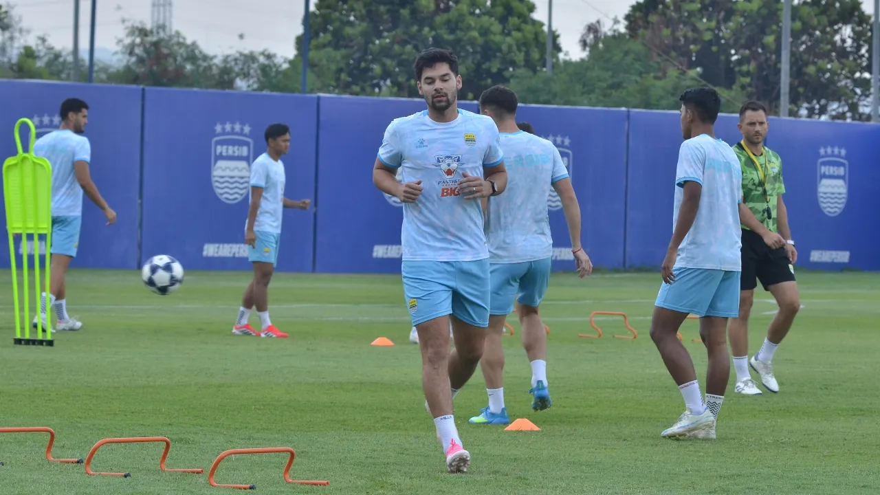 Bek Persib, Sandy Walsh