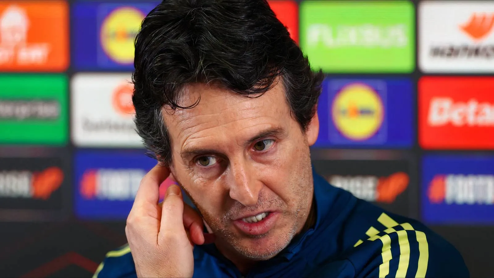 Aston Villa Ajukan Tawaran £18 Juta untuk Bintang Southampton - sumber: (givemesport)