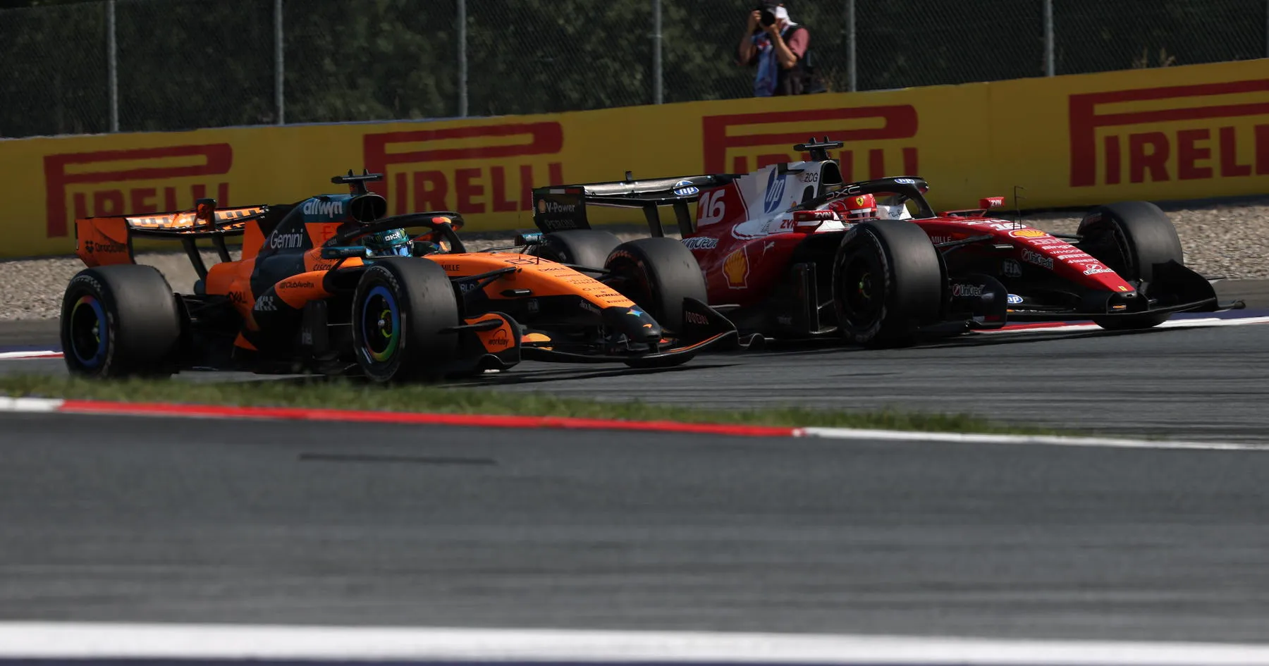 Ferrari dan McLaren Berlomba Kembangkan Mobil untuk Zandvoort - sumber: (racingnews365)