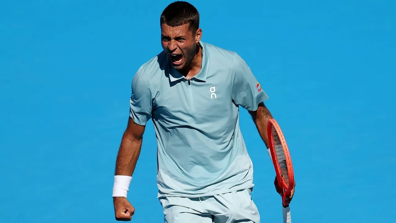 Flavio Cobolli Kerja Keras Demi Amankan Tiket Menuju Semifinal Di Cincinnati