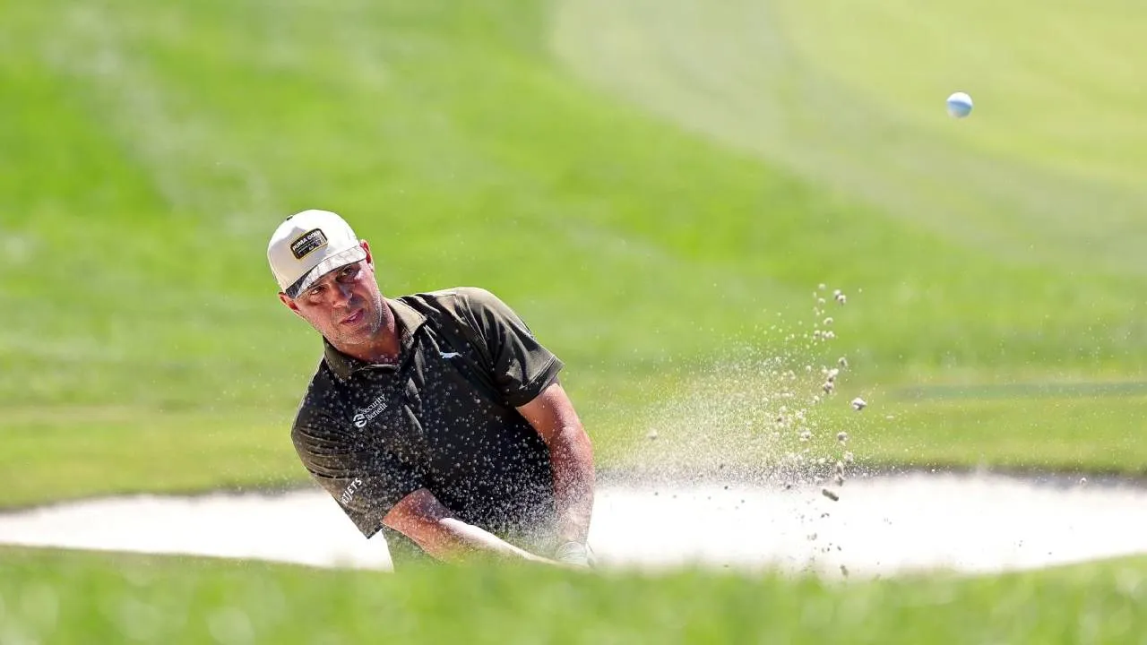 Hasil tersebut juga memperbesar peluang Gary Woodland lolos ke Tour Championship pekan depan. (Foto: Golf Digest)