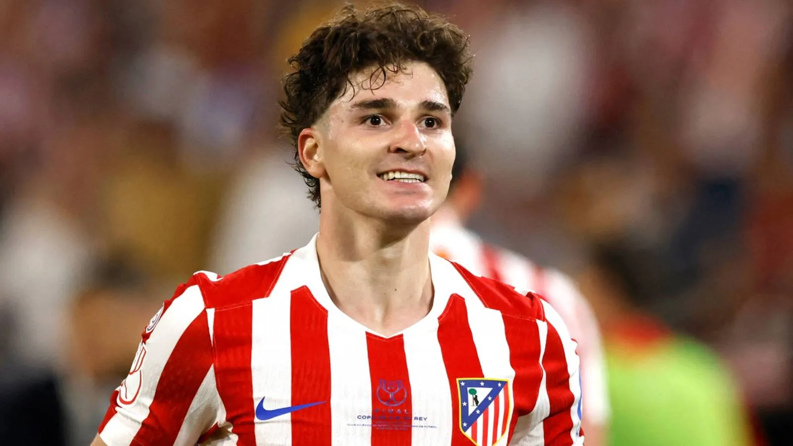 Julian Alvarez Pilih Bertahan di Tengah Ketertarikan Arsenal dan Atletico Madrid - sumber: (givemesport)
