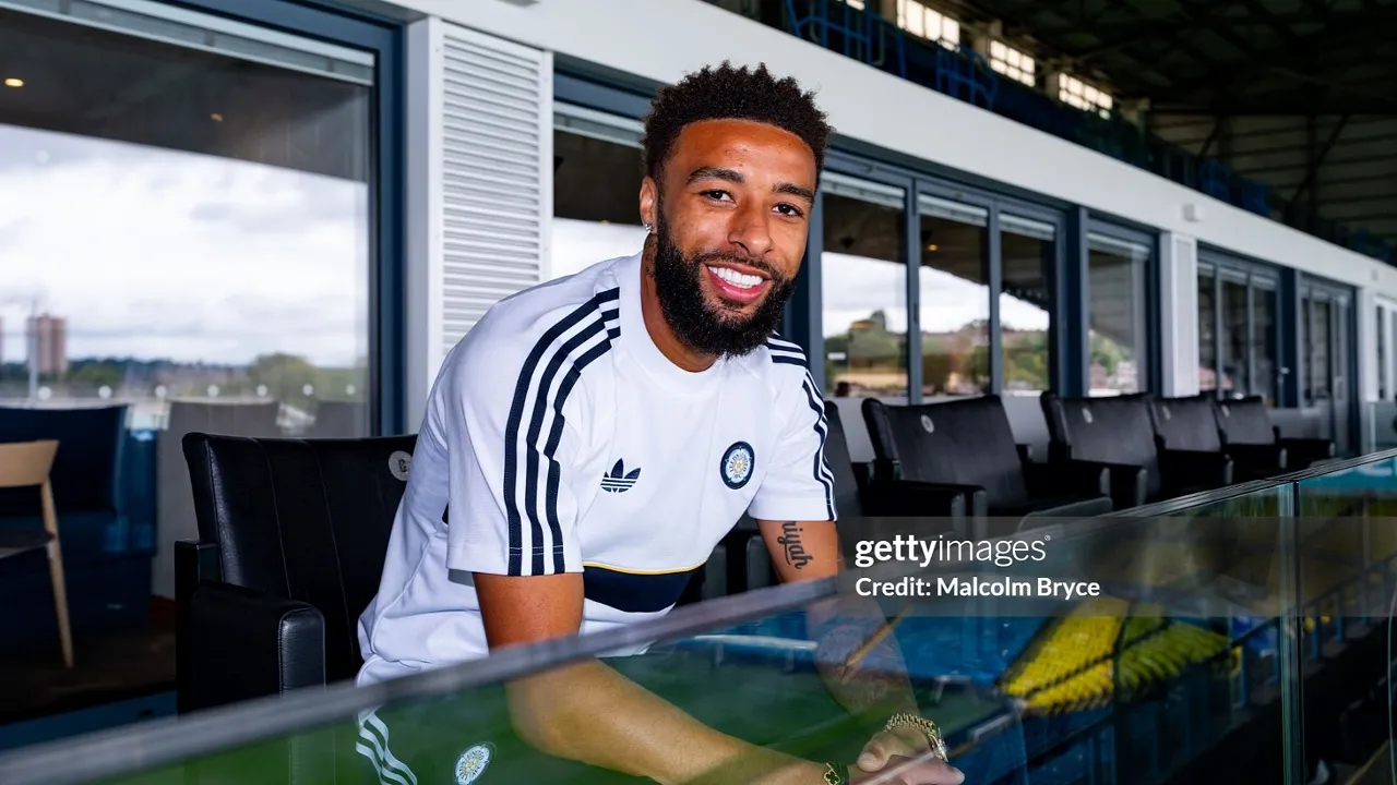 Leeds United Kunci Jayden Bogle, Kontrak Baru hingga 2030