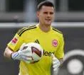Leeds United Selangkah Lagi Datangkan Michael Zetterer dari Frankfurt
