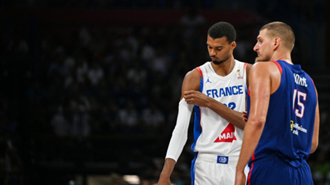 Nikola Jokic Pecundangi Wembanyama dalam Duel Dua Raksasa