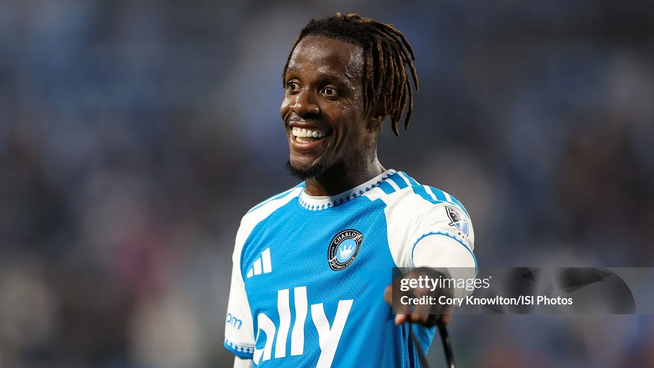Wilfried Zaha sempat berlatih bersama Palace, tetapi harapan comeback mulai sirna usai komentar Pierre Sage