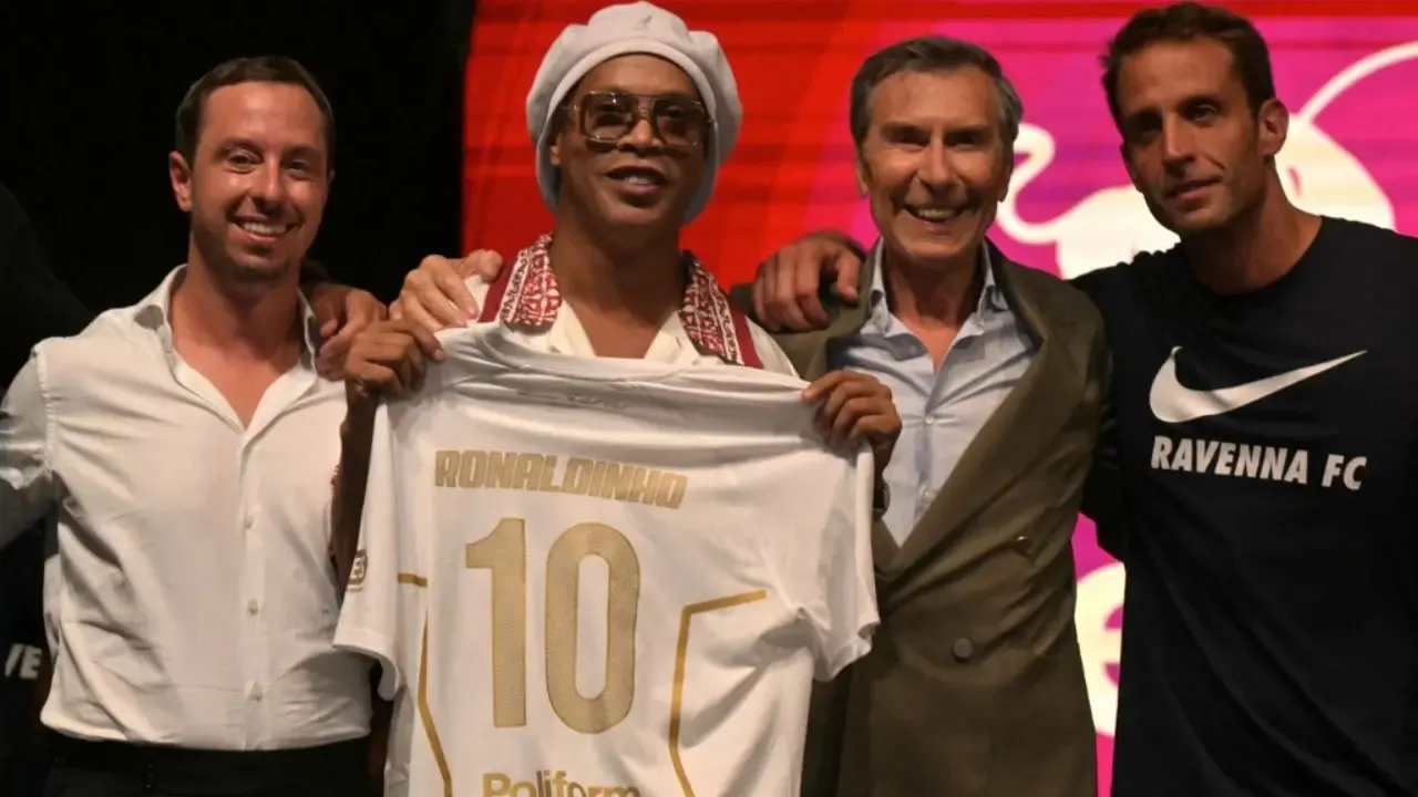 Ronaldinho Resmi Gabung Ravenna, Ungkap Kenangan Indah di Milan