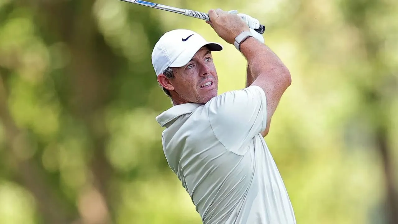 Rory McIlroy berada di puncak klasemen bersama Gary Woodland, Wyndham Clark, J.J. Spaun, dan Chris Gotterup. (Foto: Golf Digest)