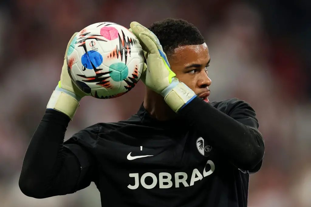Rotasi Kiper Eintracht Frankfurt Berlanjut dengan Dinamis