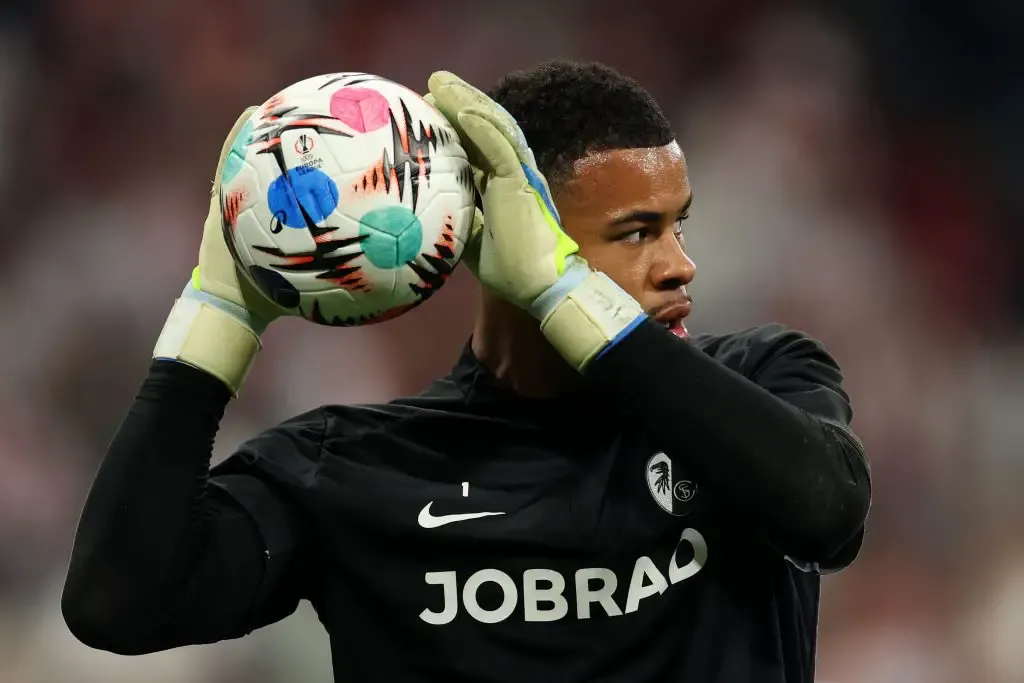 Rotasi Kiper Eintracht Frankfurt Berlanjut dengan Dinamis - sumber: (getfootballnewsgermany)