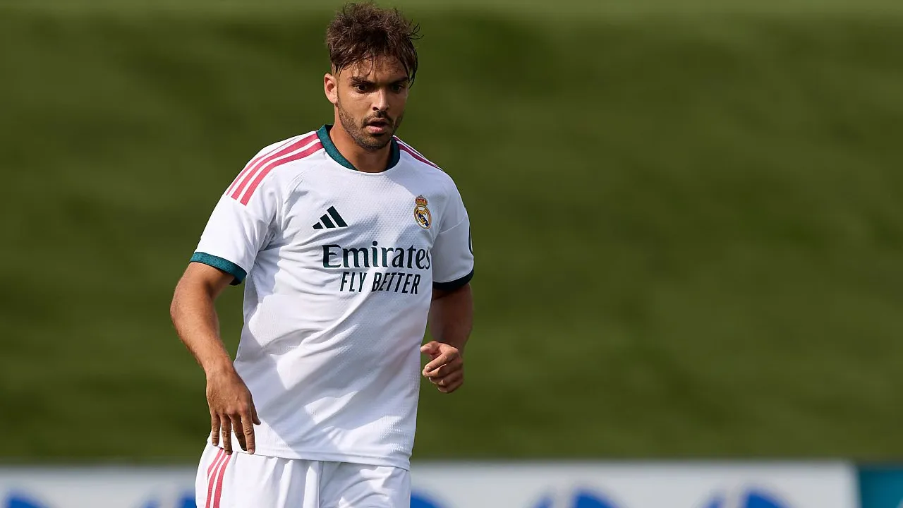 Tak Masuk Rencana Madrid, Agen Mulai Cari Klub Baru untuk Raul Asencio
