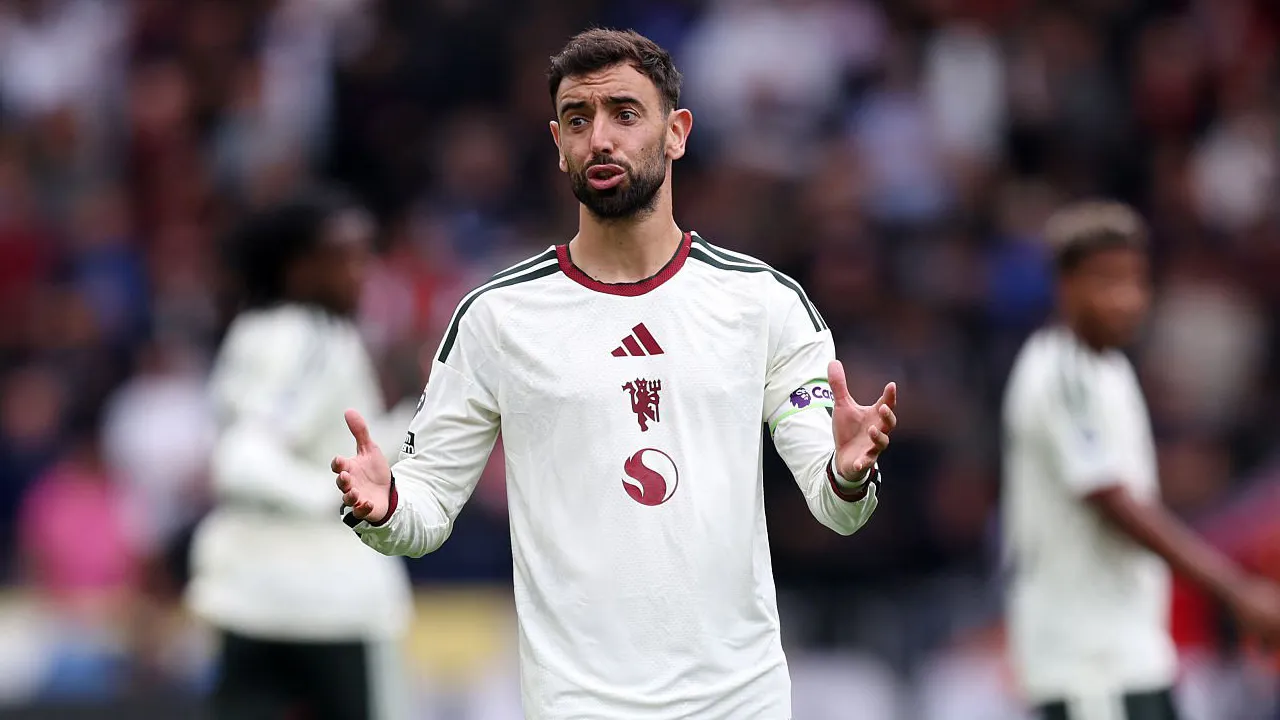 Bruno Fernandes Buka Suara Usai MU Dipermalukan Hull City