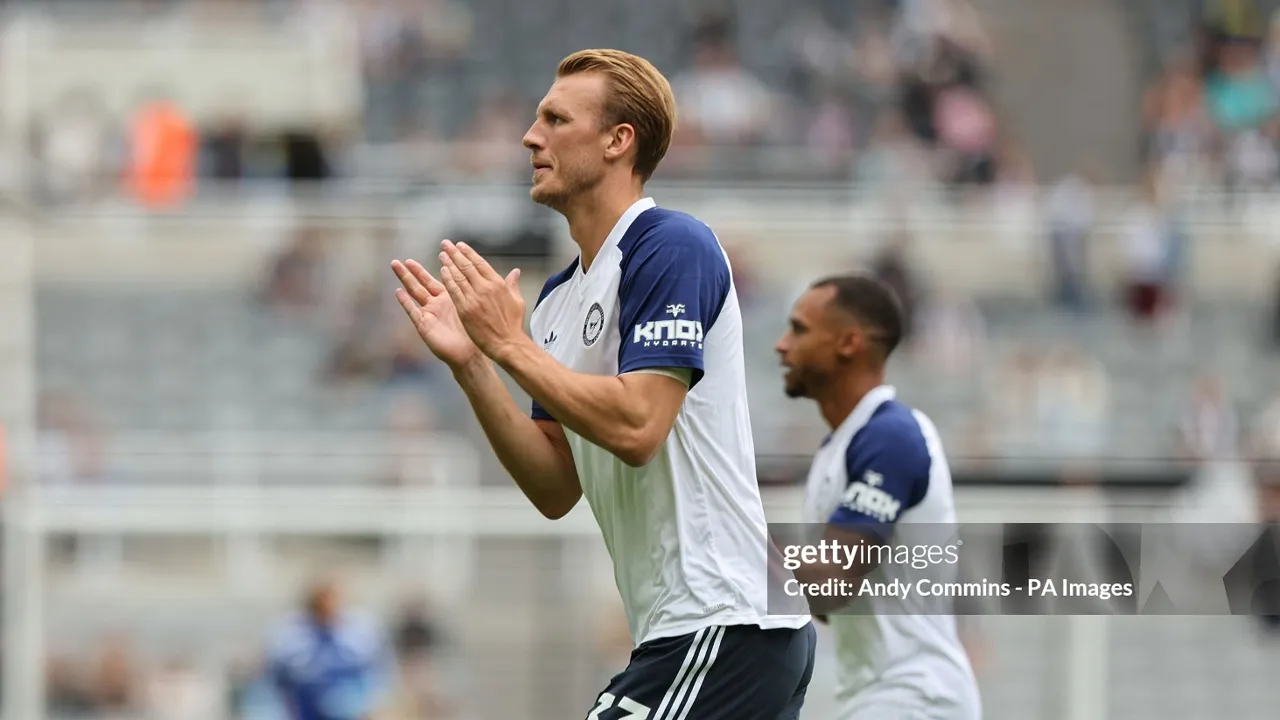 Dan Burn Bicara Kepulangan Alexander Isak ke St James' Park