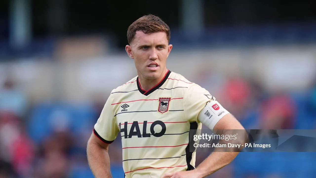 Dara O'Shea minta suporter Ipswich Town terus jadi kekuatan di Portman Road