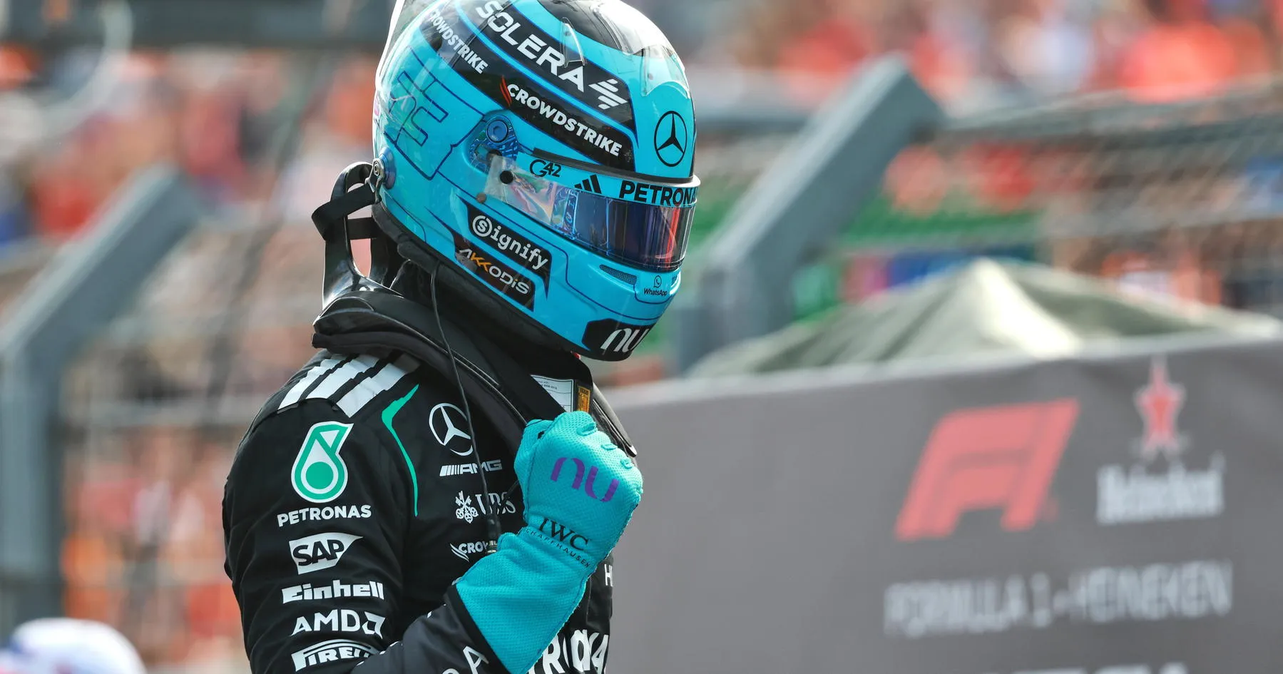 George Russell Unggul, Piastri Konfirmasi Pesan dari Sainz - sumber: (racingnews365)