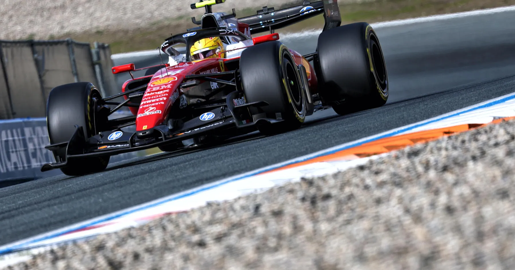 Hamilton Bingung Setelah Kualifikasi Sprint yang Mengecewakan - sumber: (racingnews365)