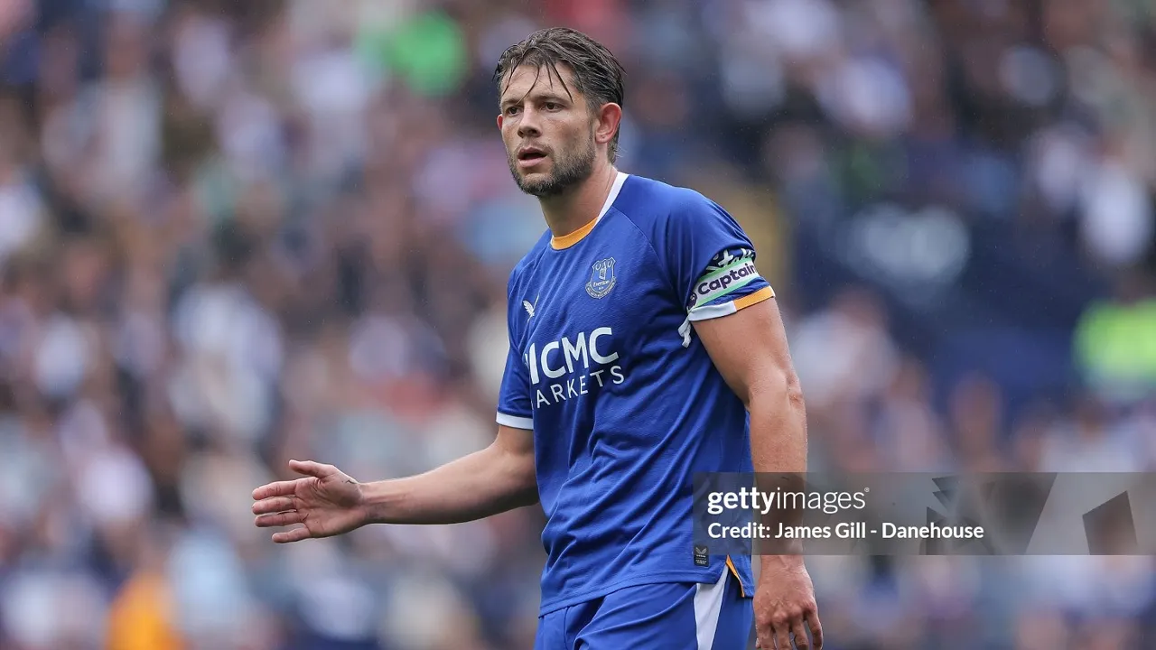 James Tarkowski Resmi Jadi Kapten Baru Everton