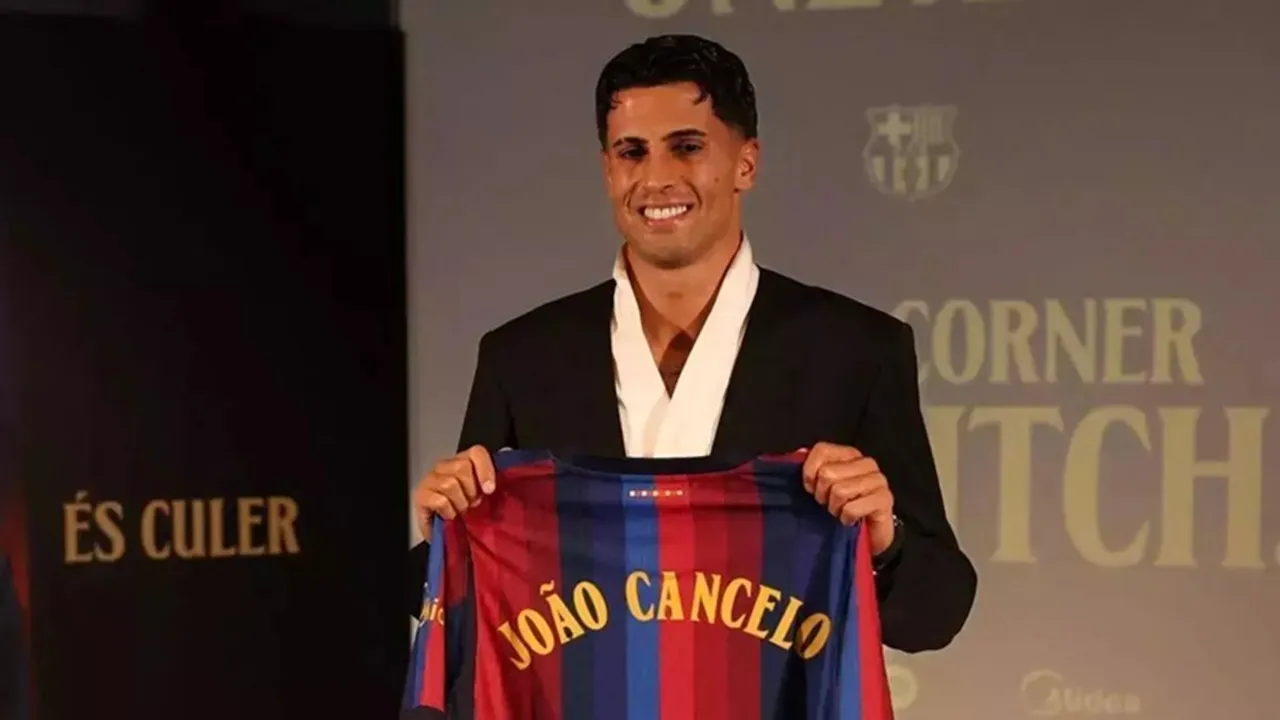 Joao Cancelo Resmi Didaftarkan Barcelona Jelang Lawan Elche