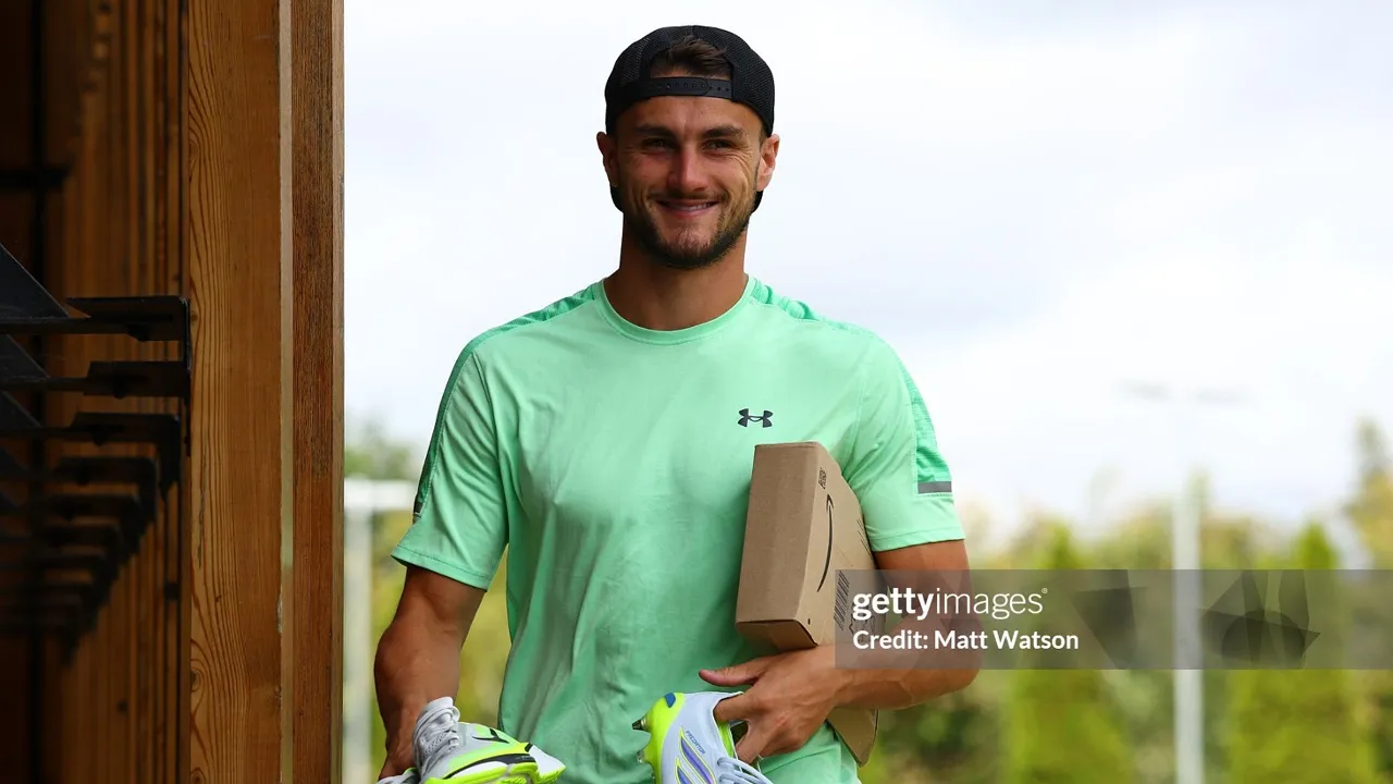 Tonda Eckert Buka Suara soal Minat Aston Villa kepada Taylor Harwood-Bellis