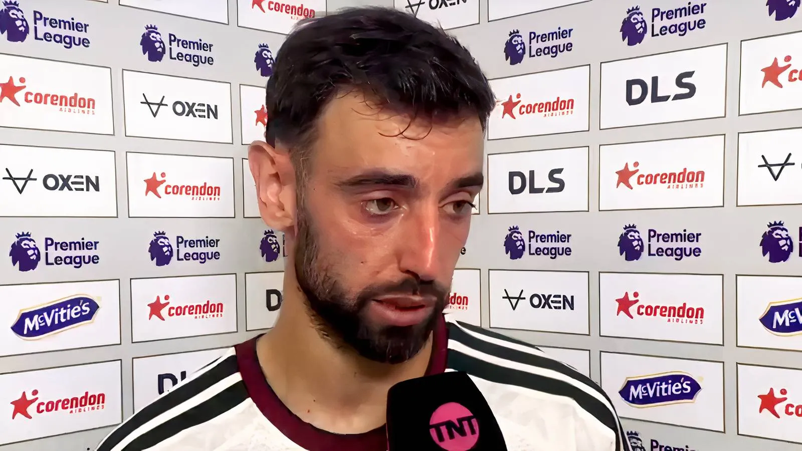 Bruno Fernandes Dikecam Suporter Man Utd Usai Wawancara Kontroversial Pasca Kekalahan dari Hull - sumber: (givemesport)