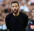 Carlos Corberan Minta Valencia Datangkan Pemain Baru Lagi