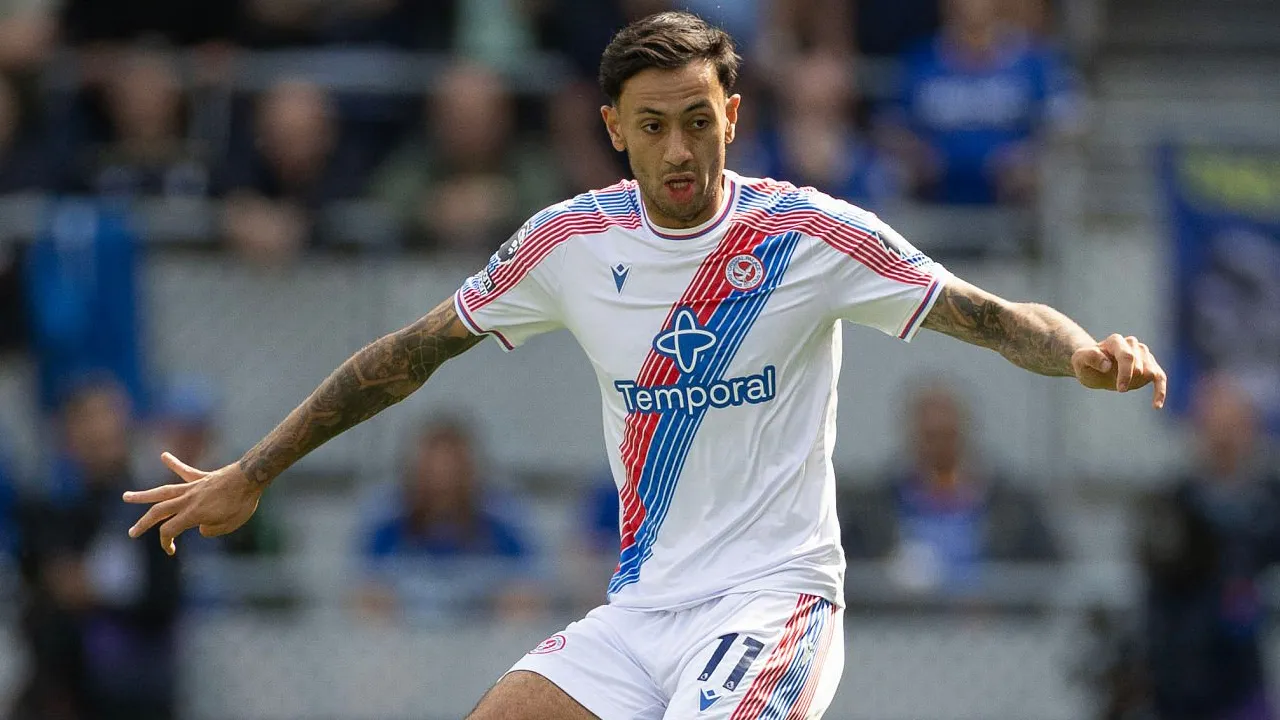 Dwight McNeil Kecewa Crystal Palace Kalah dari Everton