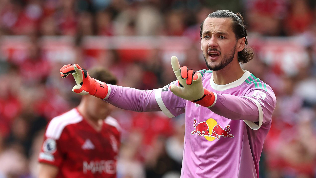 Farke Puji Penampilan Apik James Trafford Saat Leeds Kalahkan Forest
