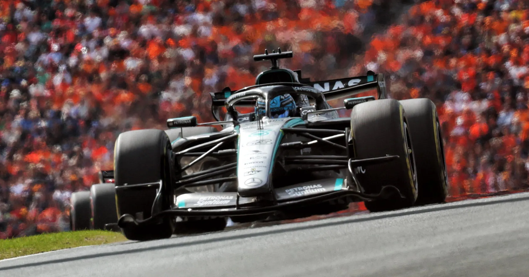 George Russell Bahas Strategi Tim Mercedes di Zandvoort - sumber: (racingnews365)