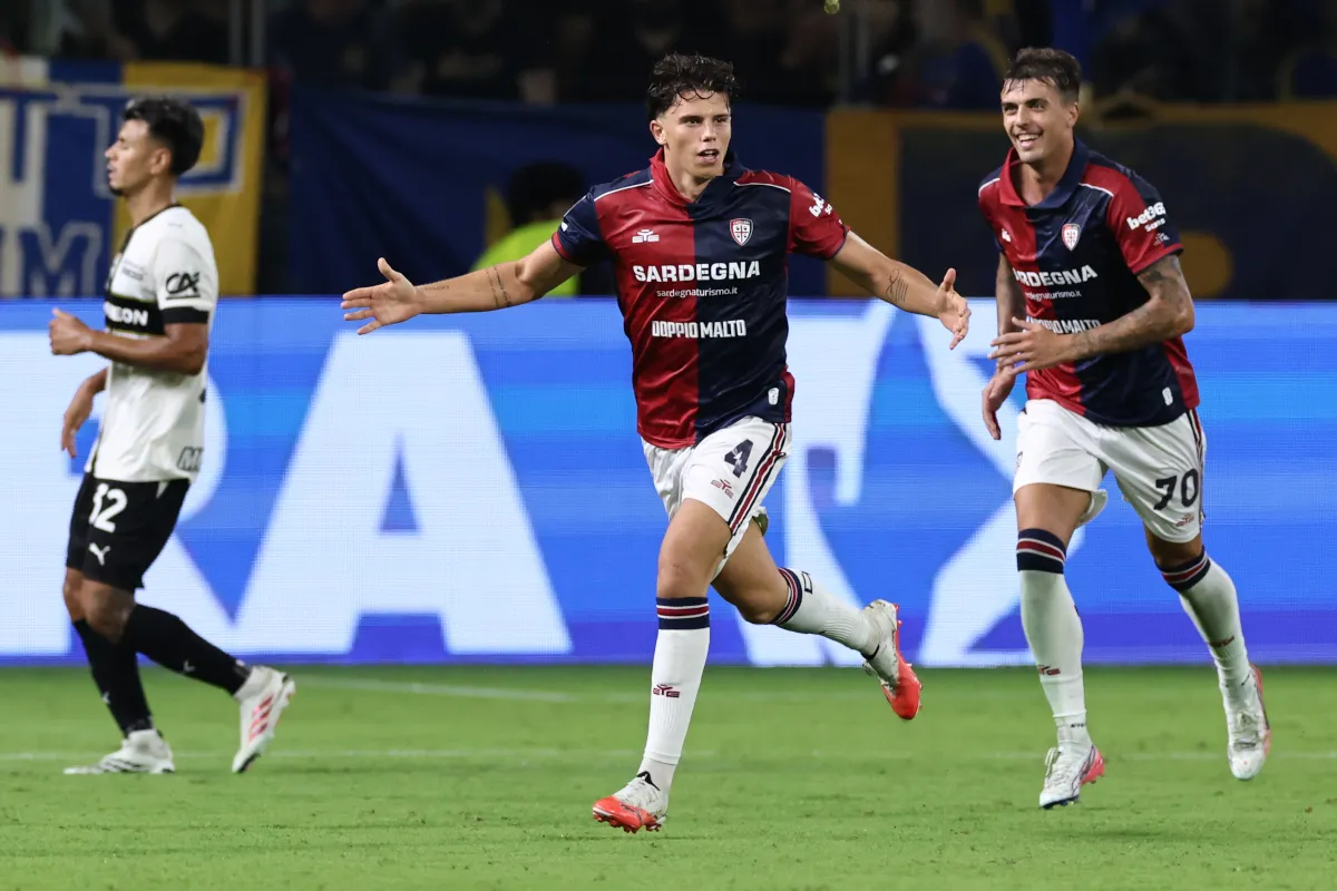 Gol Spektakuler Romano Antar Cagliari Tumbangkan Parma - sumber: (footballitalia)